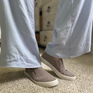 W7.5 Tommy Bahamas suede slip-ons